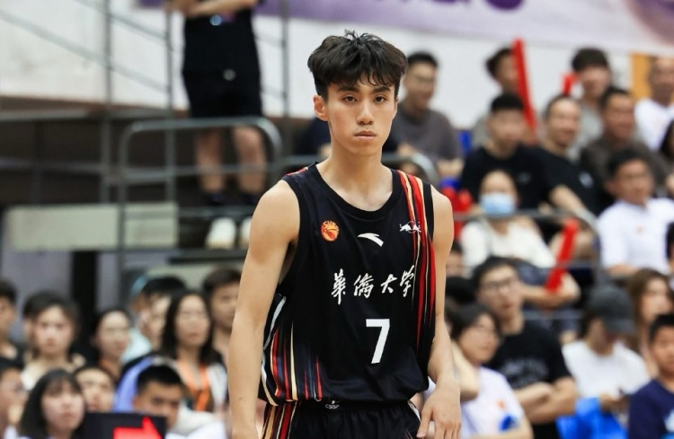 没手感！叶润峰16投4中得10分3板2助1断 三分球14投仅2中